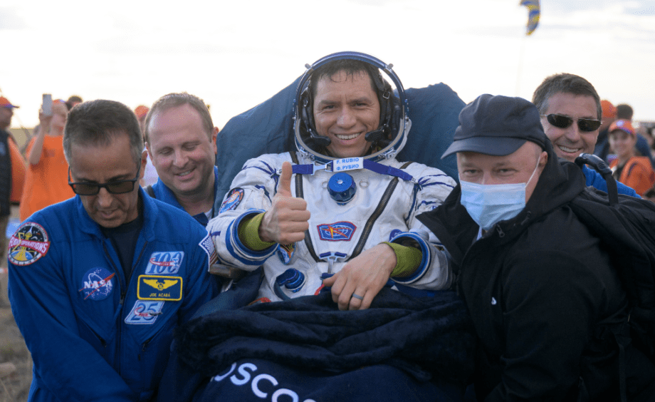 Astronaut Sets U.s. Record For The Single Longest Space Journey