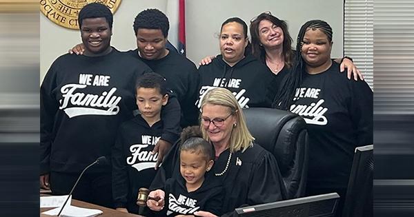 Black Woman From St. Louis Officially Adopts 5 Siblings She