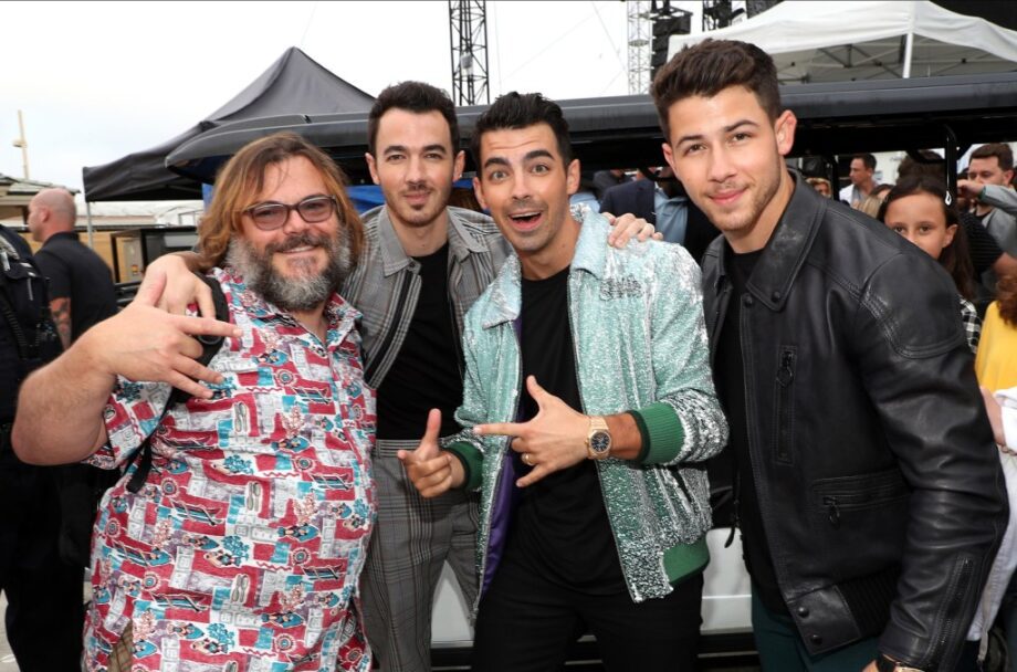 Jack Black Joins Jonas Brothers Onstage For 'peaches' Performance