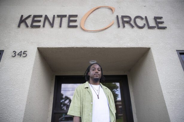 Kente Circle Therapist Wants More Black People To Consider Therapy