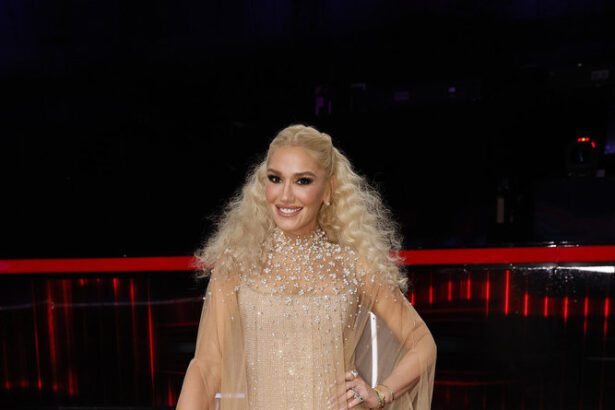 Celebrity Style: Gwen Stefani’s Gold Tulle Cloak Dress On The